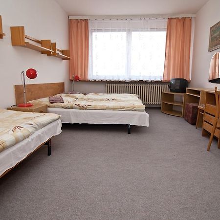 Domov Mladeze A Skolni Jidelna Karlovy Vary Quarto foto