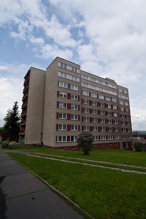 Domov Mladeze A Skolni Jidelna Karlovy Vary Exterior foto
