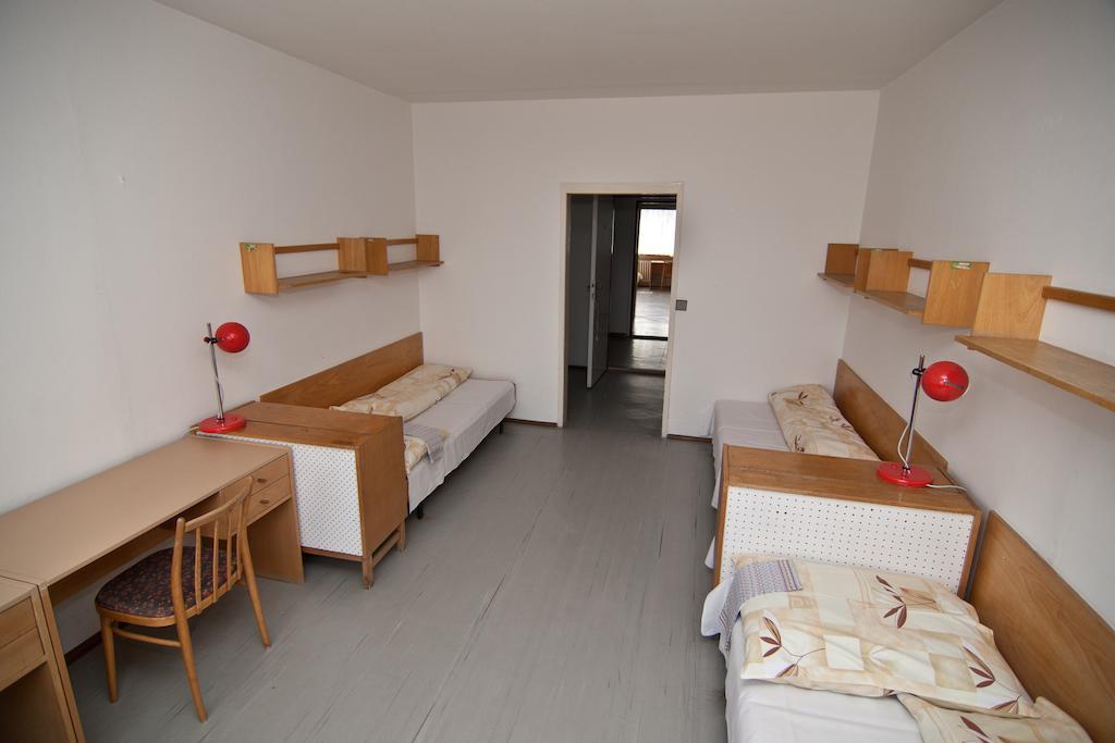 Domov Mladeze A Skolni Jidelna Karlovy Vary Quarto foto
